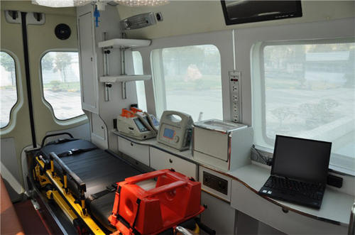 峨山救护车内部